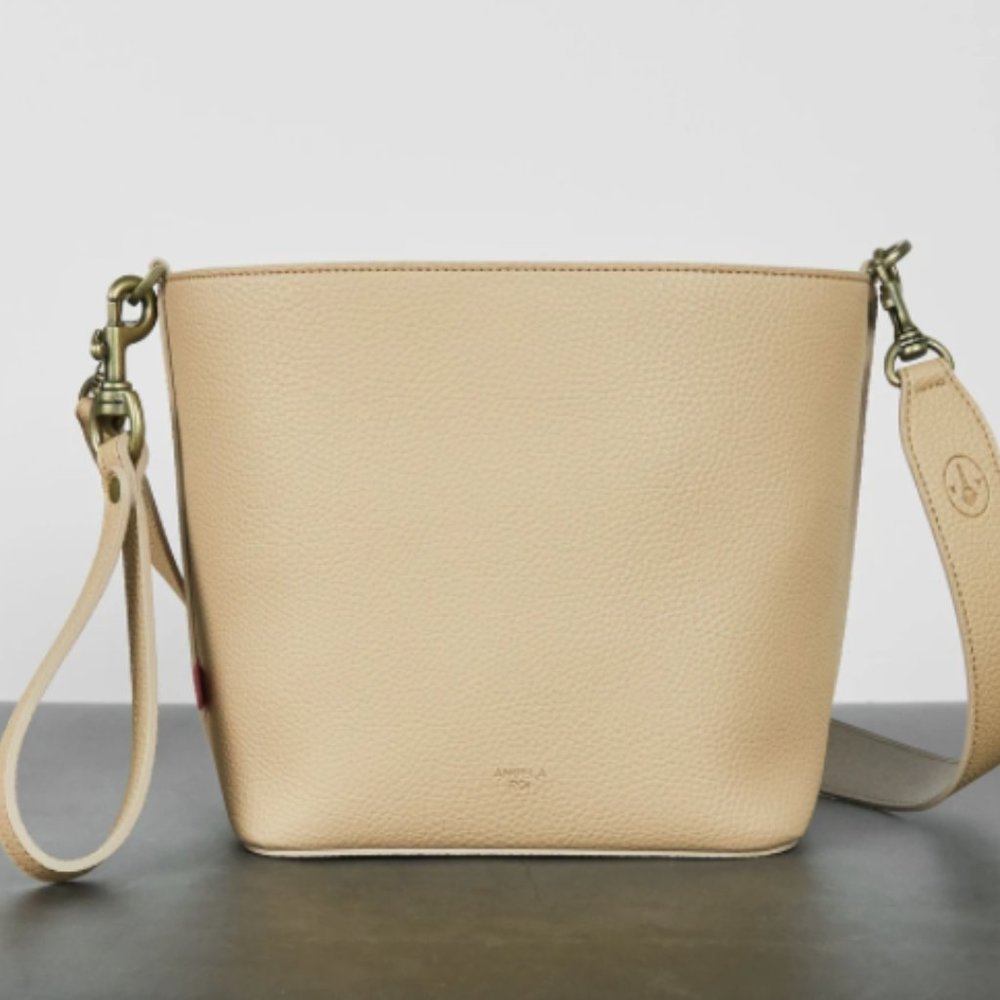 ANGELA ROI - ANGELOU MINI BUCKET [SIGNET]